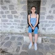 Jeune étudiante aide pour devoir de mathématiques (toute matière)